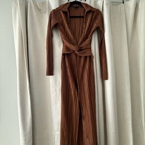 PLT Chocolate Plisse Collar Detail Twist Midaxi Dress